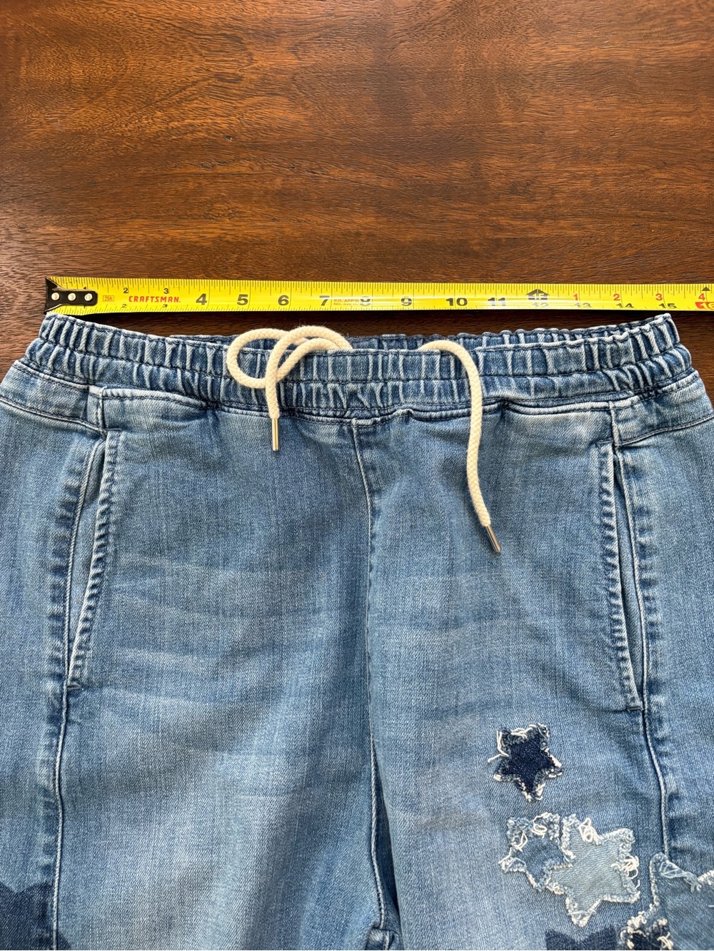 Pilcro Anthropologie Izzie Relaxed Pull On Frayed Stars Patch Barrel Jeans Small - Picture 8 of 13